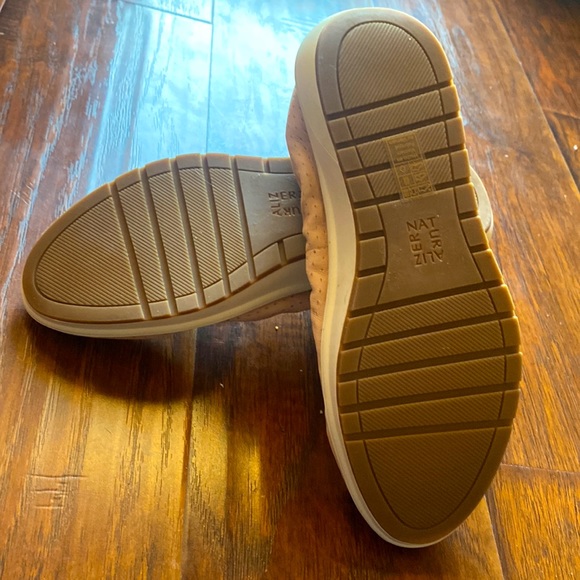 Naturalizer Flats - Picture 2 of 3